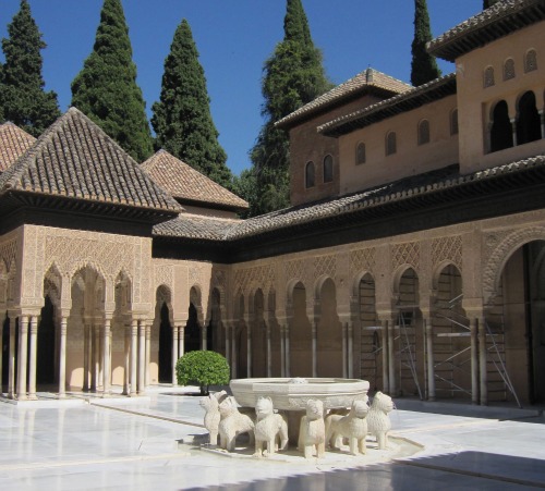12 lion fountain | Visiting the Alhambra with kids via We3Travel