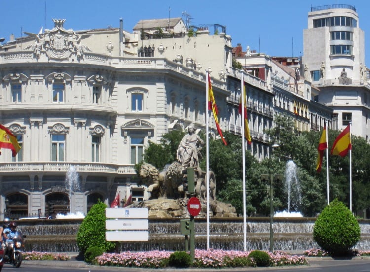 Cybele's Fountain in Madrid | What to do in Madrid with Kids | We3Travel