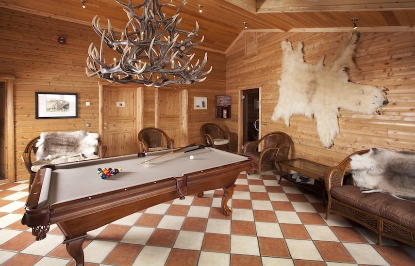 Hotel Ranga pool table