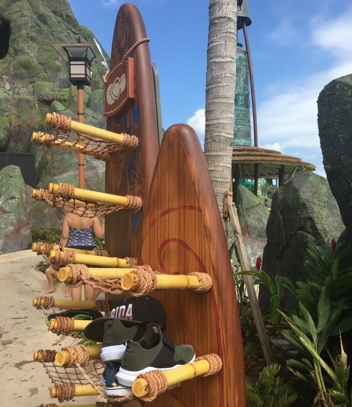 Volcano Bay shoe rack