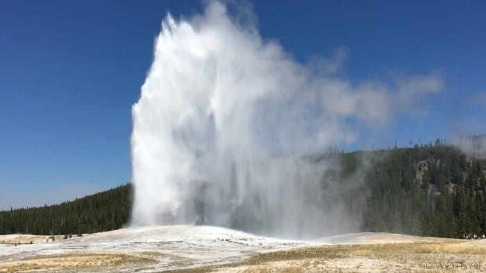 Must do in Yellowstone Old Faithful