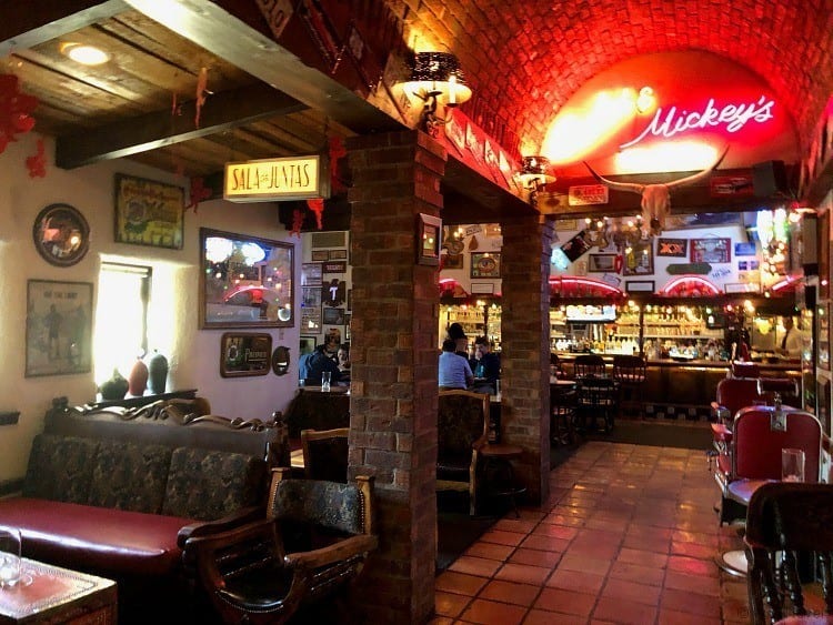 Los Bandidos de Carlos and Mickeys bar