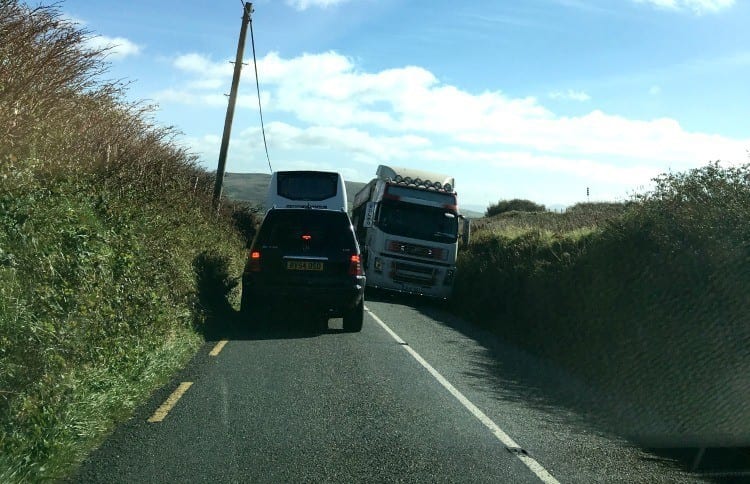 Dingle peninsula crowded road