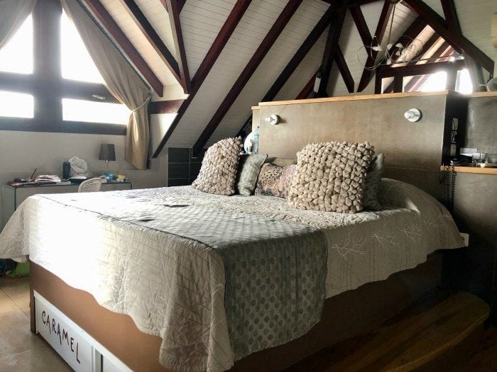 La Suite Villa caramel room bed