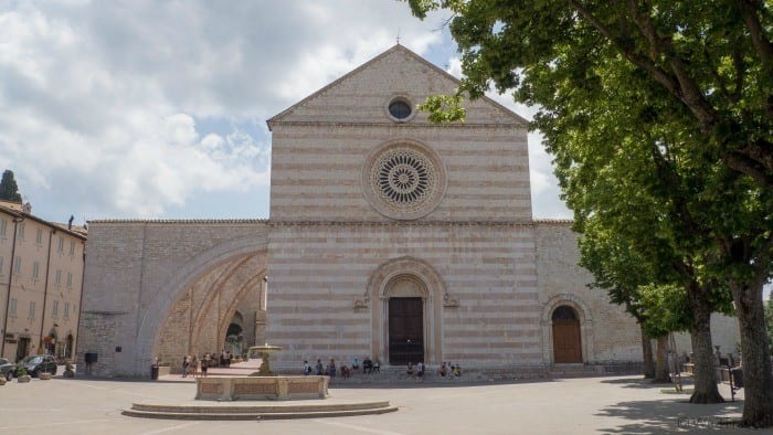 Basilica di Santa Chiara front