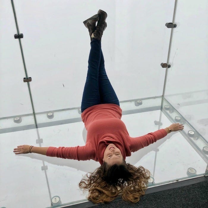 Skydeck Chicago laying down on the Ledge