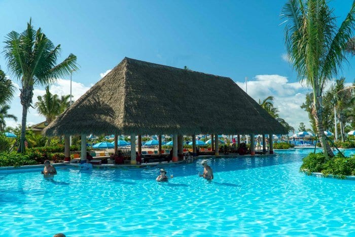 Swim up bar at the Oasis Lagoon