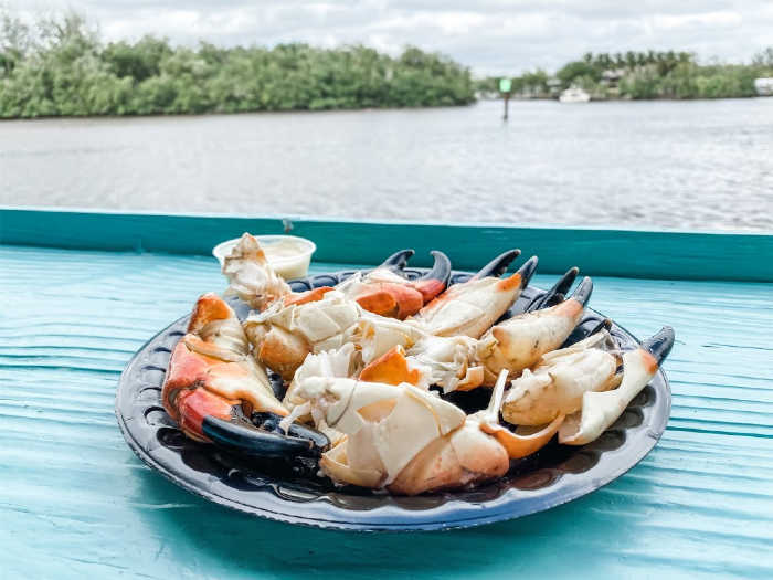 stone crab claws at city seafood