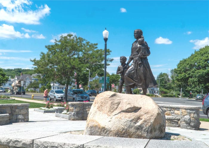 Fishermen's Wives memorial in Gloucester