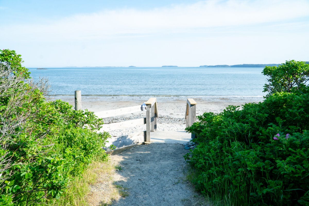 entrance to Roque bluffs state park beach in Maine