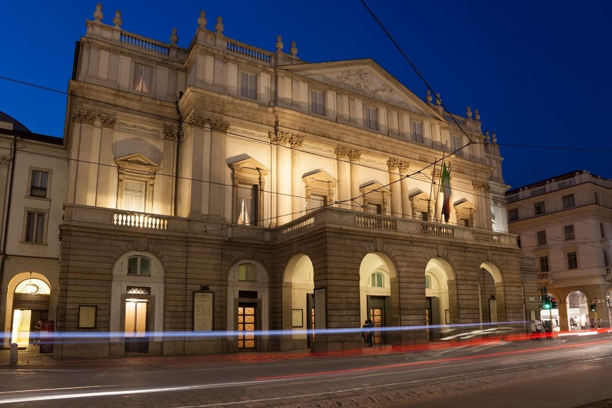 La Scala at night