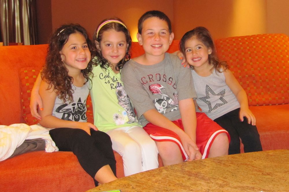 kids on the couch in the lobby of the atlantis bahamas