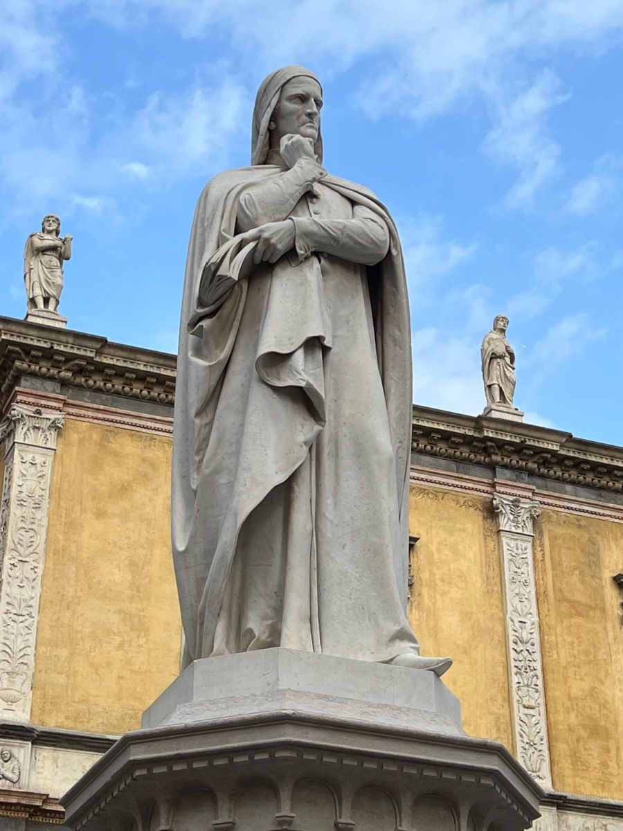 Dante statue in Piazza dei Signori