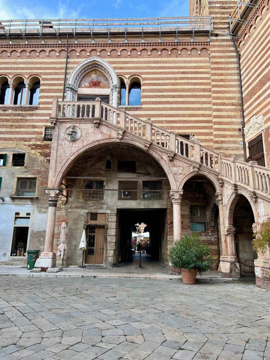 Palazzo della Ragione steps