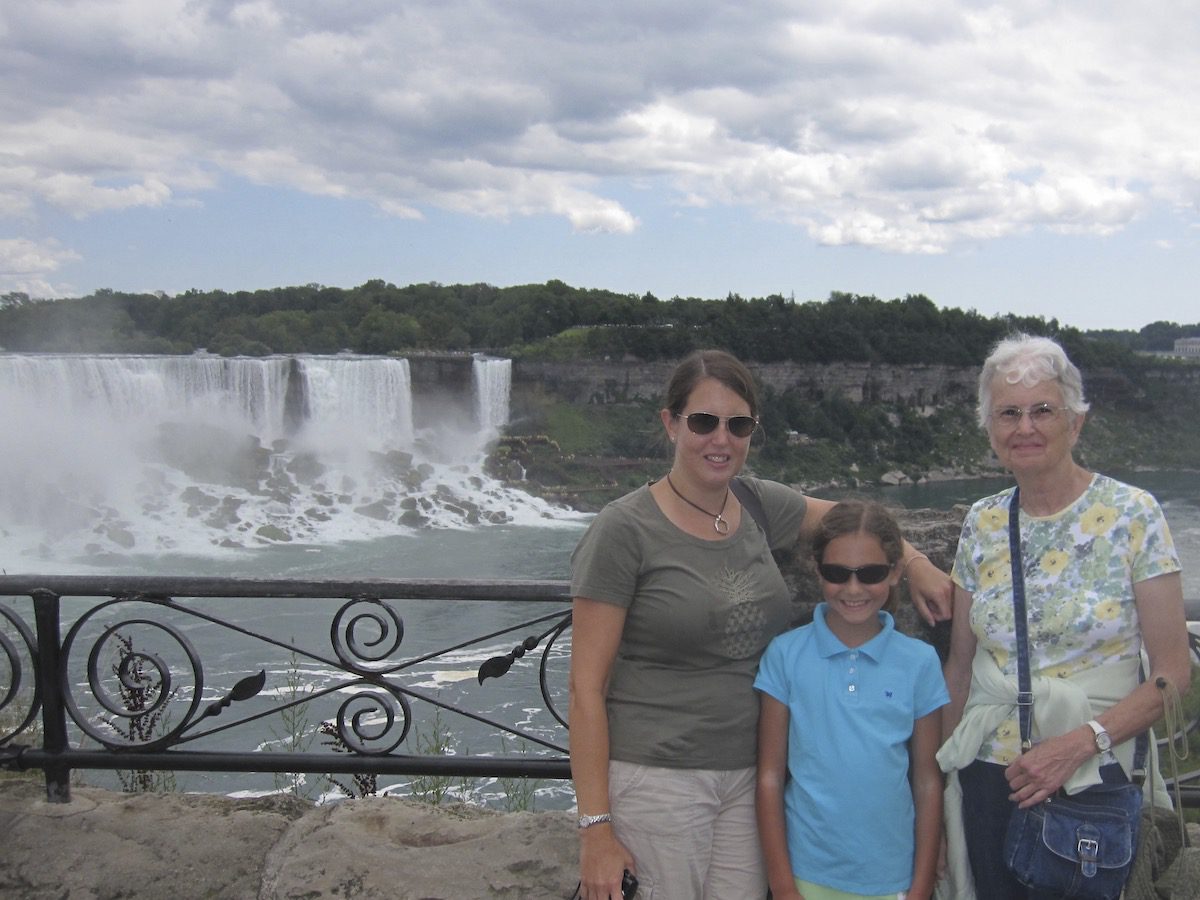 Mom daughter and grandmother in front of Niagara Falls