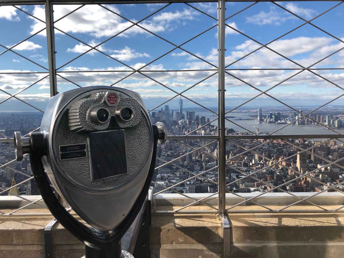 Binoculars in front of view from the Empire State Building - New York City with kids