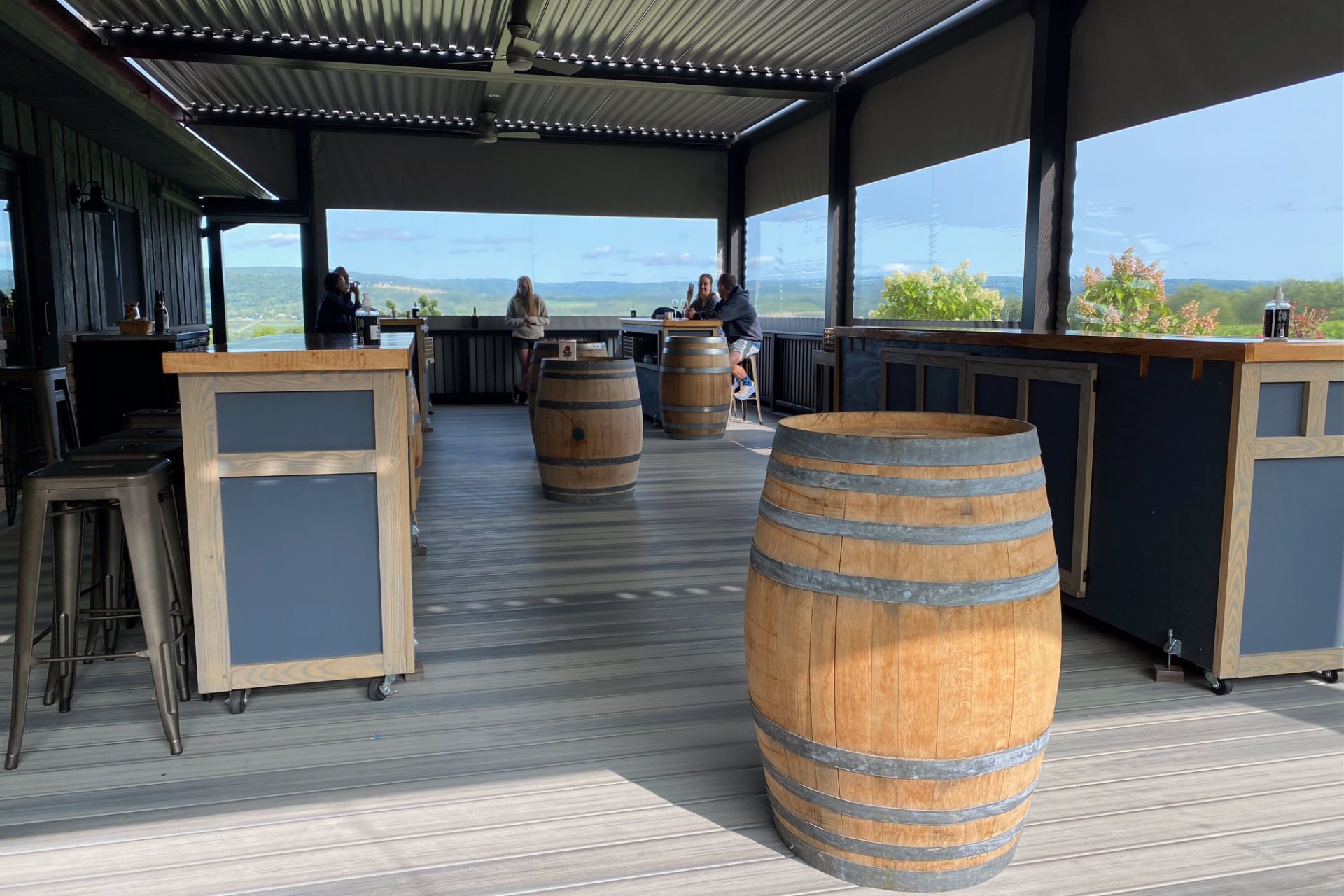 Lakewood vineyards outdoor tasting room