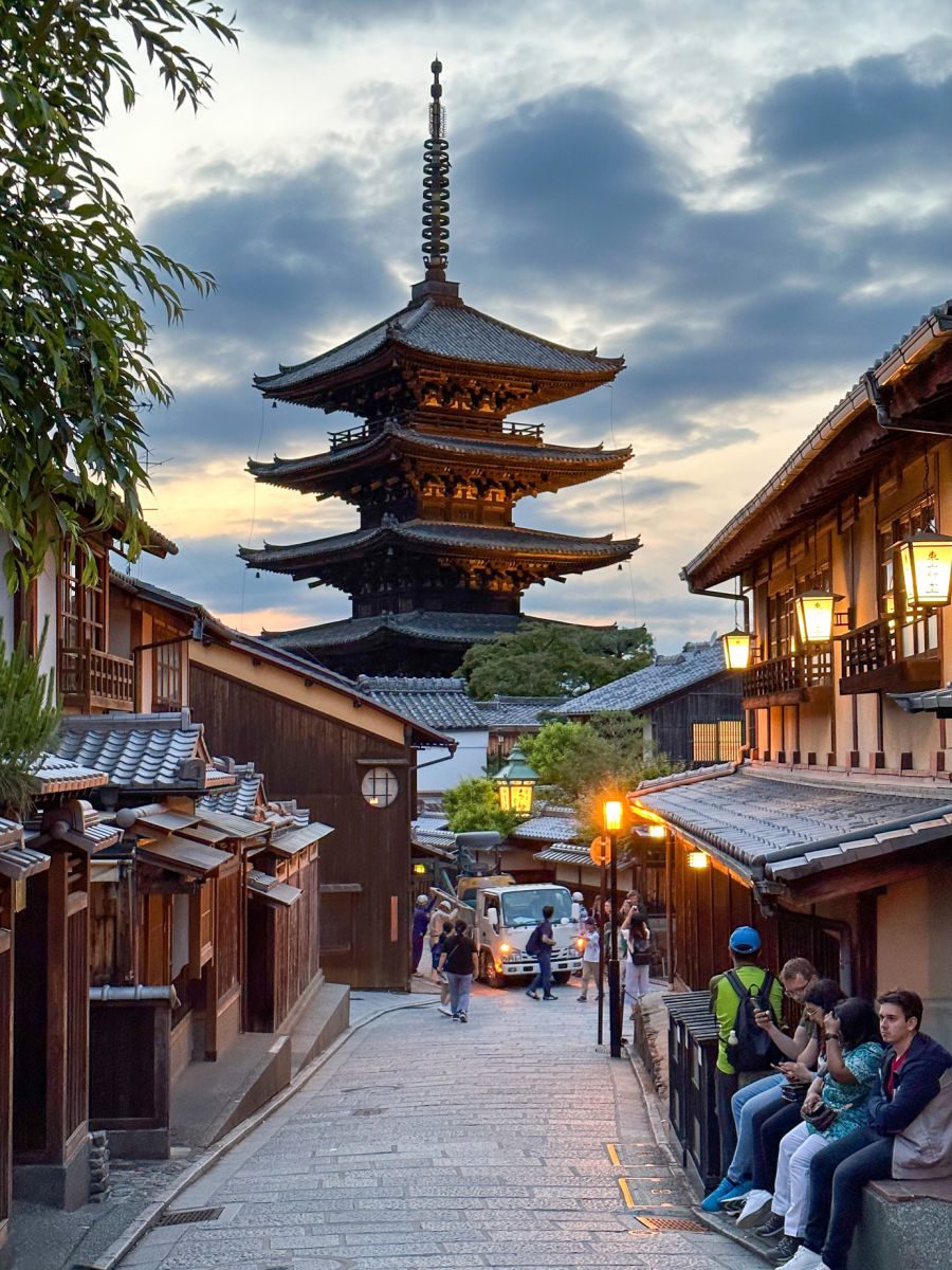 Yasaka pagoda in the evening