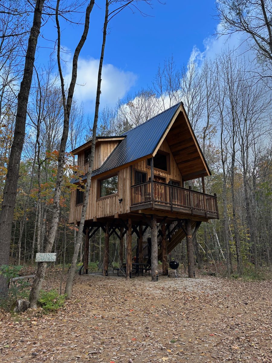 Treehouse at Alpine Garden Glamping