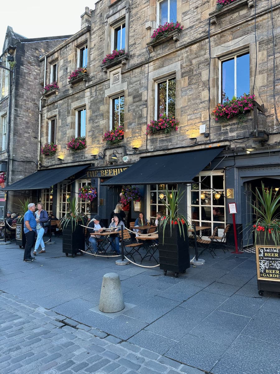 Beehive Pub in Edinburgh
