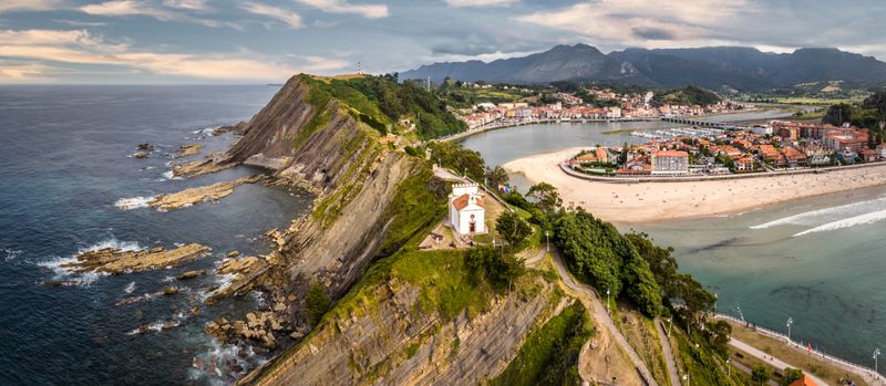 Llanes