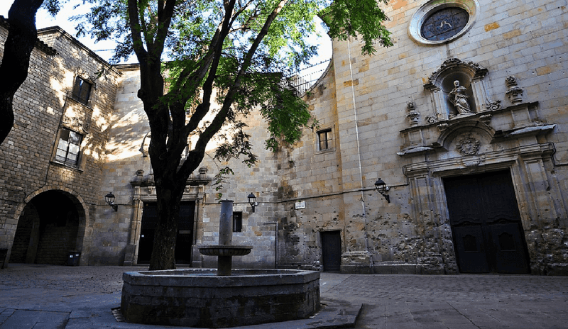 Plaça de Sant Felip Neri: A Somber Reminder