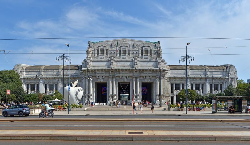 Milano Centrale, Milan