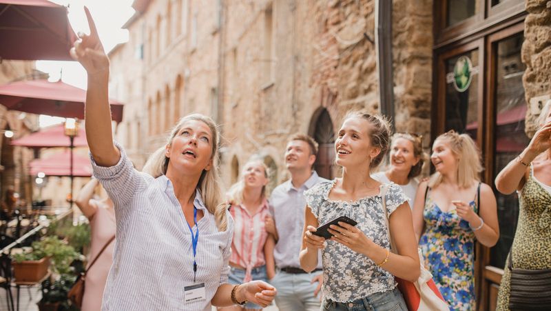 Fake Tour Guides