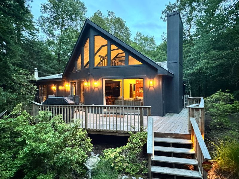 Lakeside Harmony Chalet