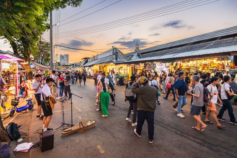 Cultural Immersion in the Markets of Bangkok