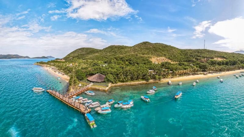 Hon Tam Island