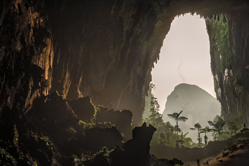 Giant Caverns