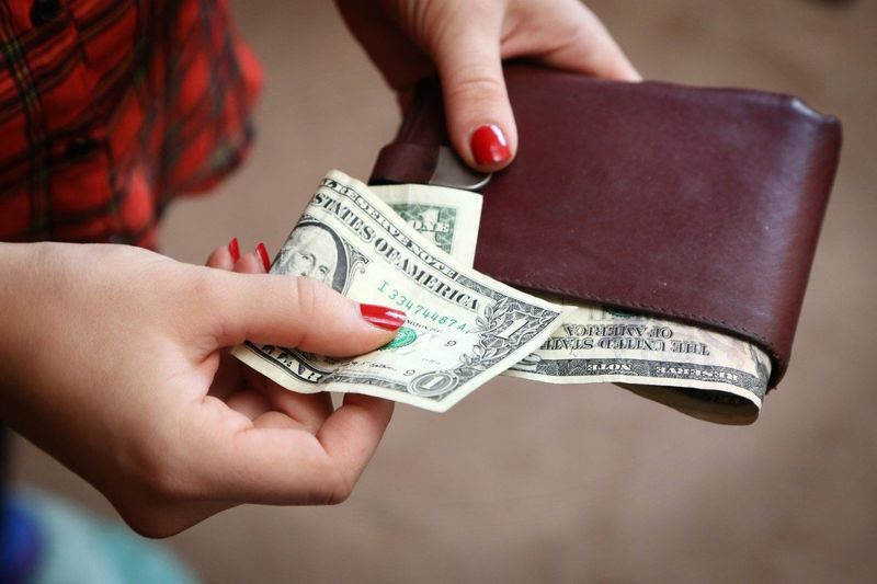 Not Tipping Service Workers