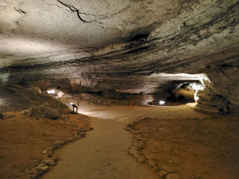 Majestic Mammoth Cave