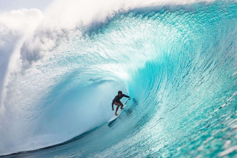 Surfing the Pipeline, Hawaii