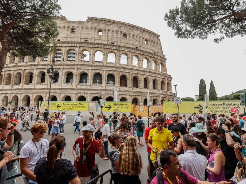 Tourist Trap: The Colosseum, Rome