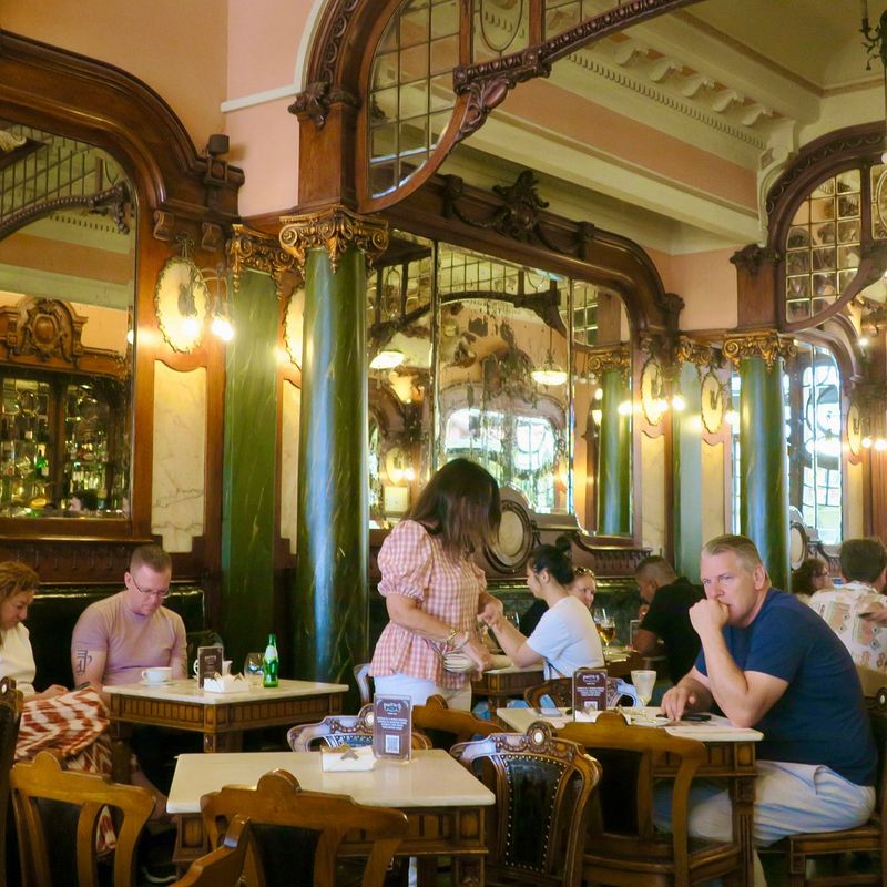 Majestic Café