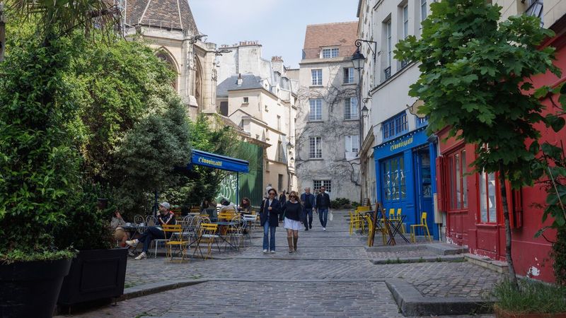 La Rue des Barres
