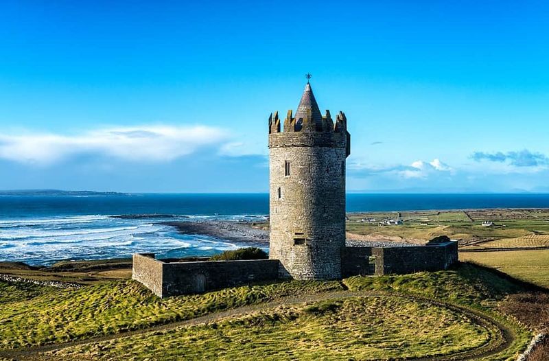 Doonagore Castle