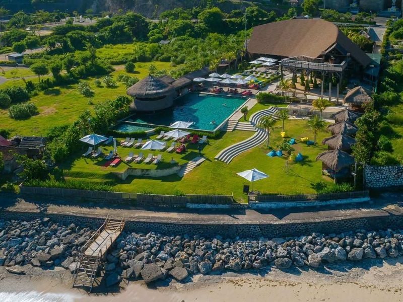 Roosterfish Beach Club, Pandawa Beach