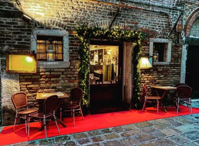 Explore Hidden Cafés