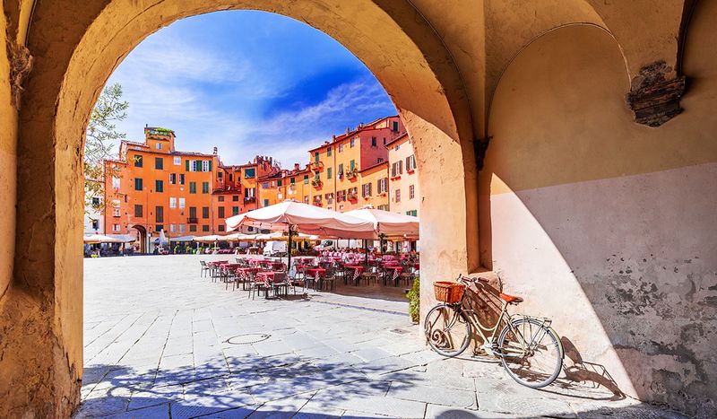 Lucca's Cycling Romance