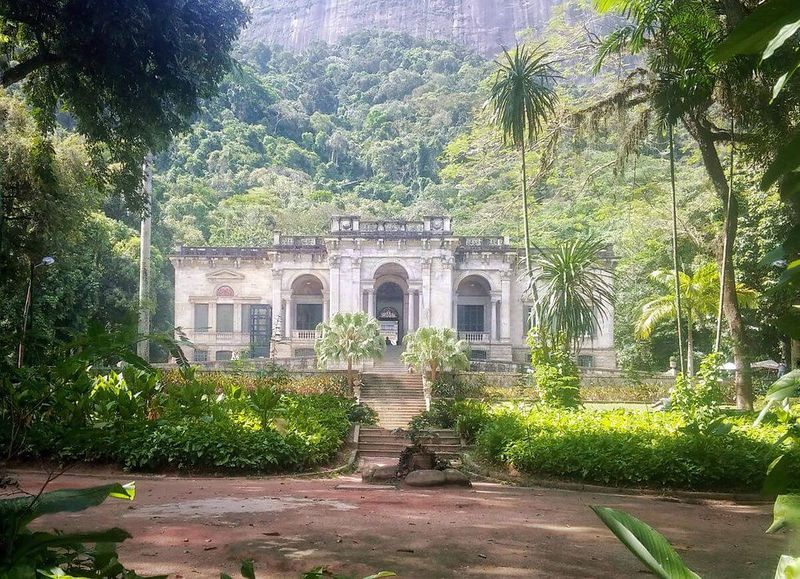 Relax at Parque Lage
