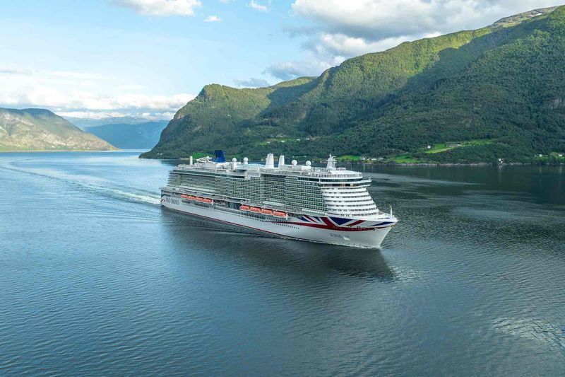 Book: P&O Cruises' Iona