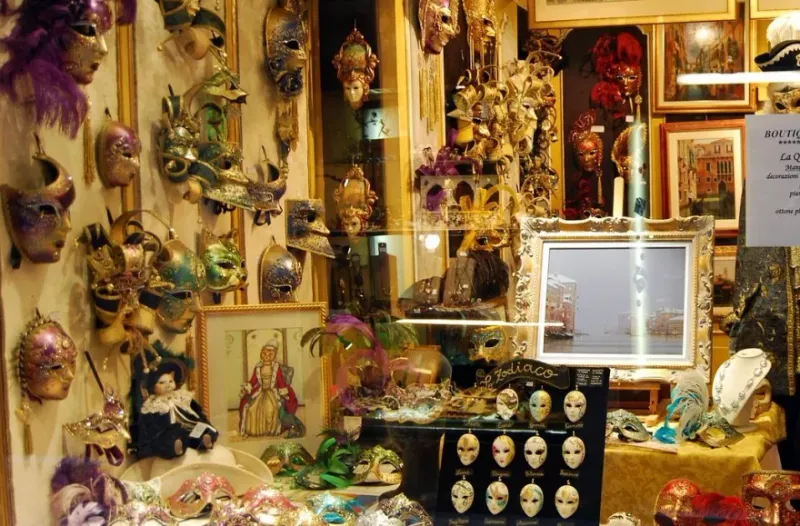 Shop for Artisanal Souvenirs at Local Markets