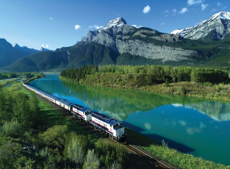 Rocky Mountaineer, Canada