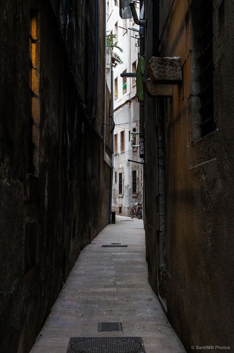 Carrer de les Mosques: The Forgotten Alley