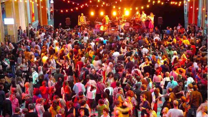 Unexpected Parisian Festival