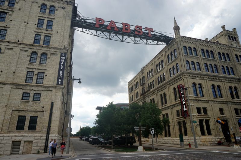 Pabst Brewing Company – Milwaukee's Brewing Palace (1880s)