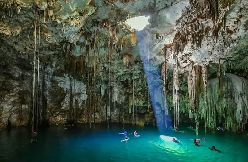 Cenote Xkeken, Mexico